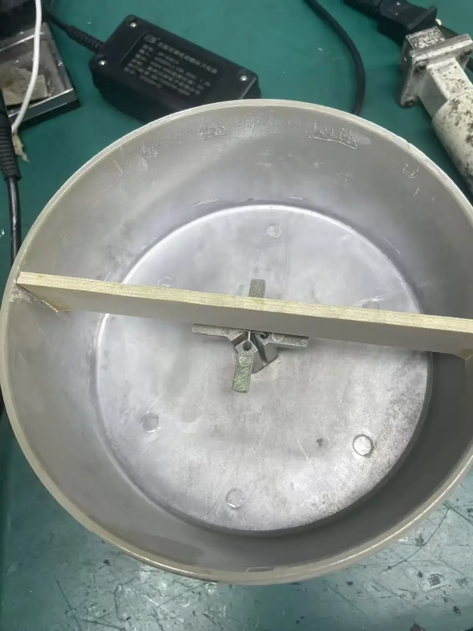 3620mhz-lo-lnbf-a-polarizzazione-circolare-per-ricezione-di-segnali-satellitari-in-banda-s