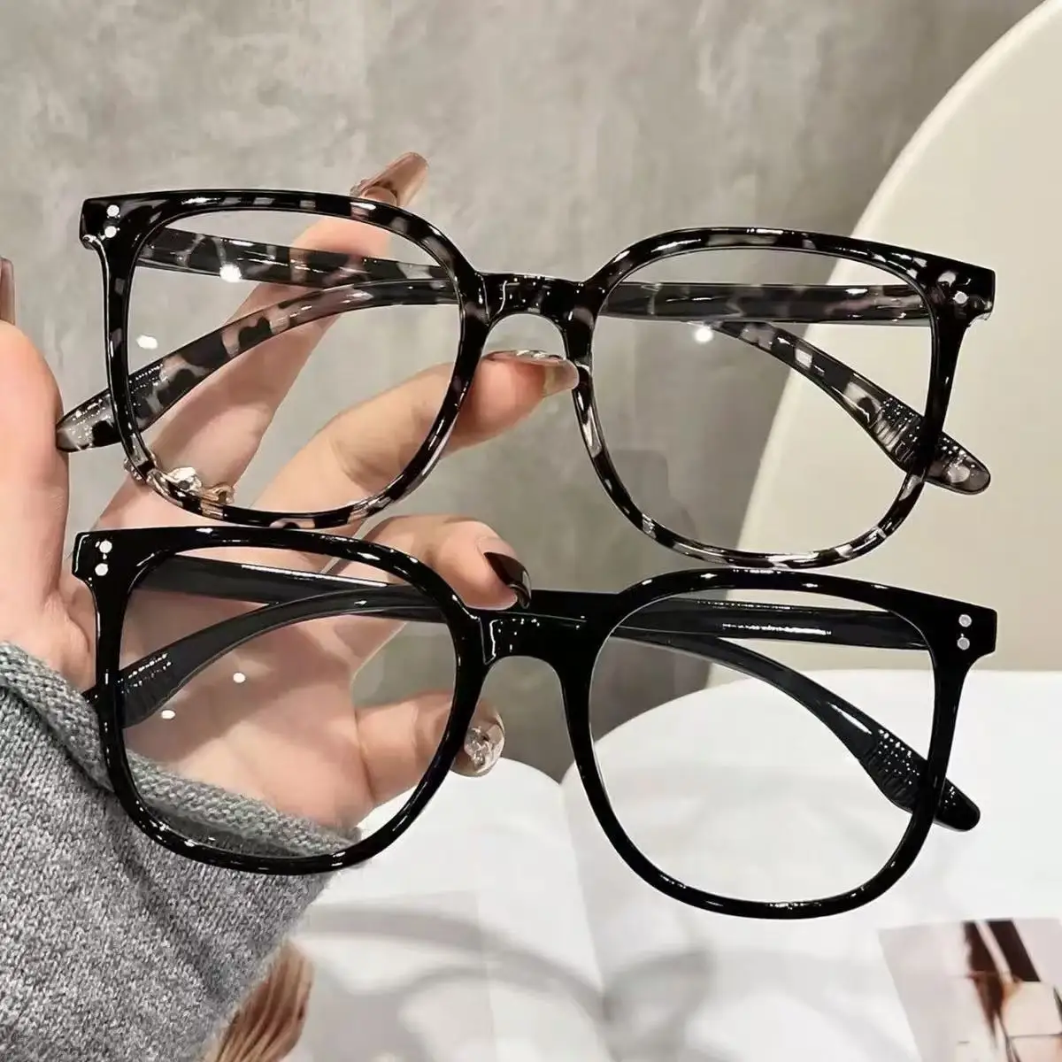 Neue schwarze quadratische Standardbrille mit PC-Rahmen für Damen und Herren, einfache rechteckige Brille, optische Schutzbrille.