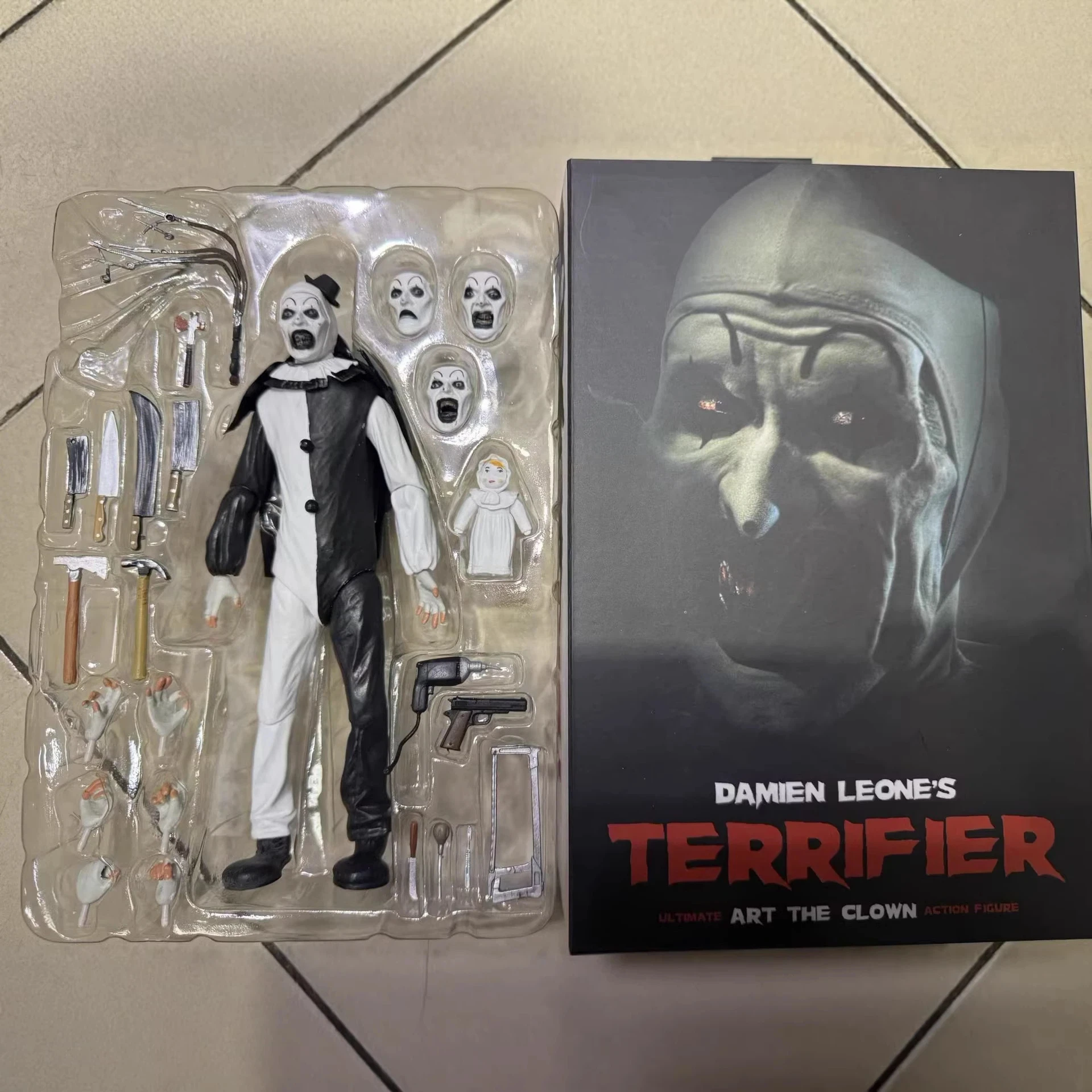 

Новинка в наличии: Фигурка Neca 45251 Дэмиен Леоне из фильма «Ужас» — Ultimate Art The Clown, 7 дюймов.