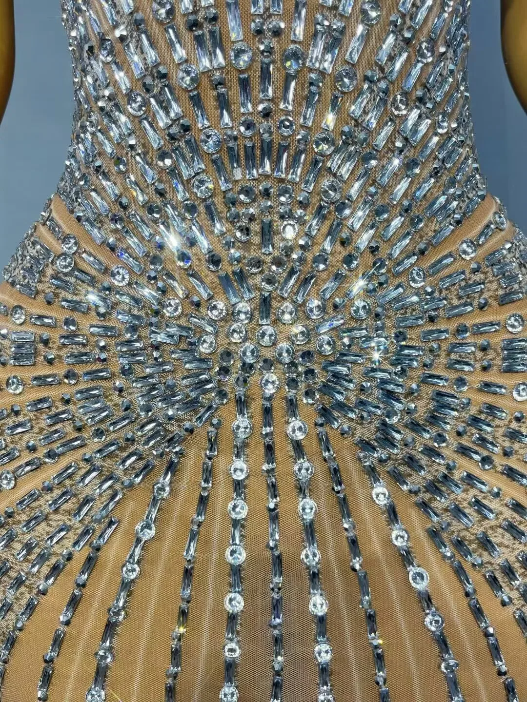 럭셔리 섹시 이브닝 반짝이는 실버 라인스톤 누드 메쉬 드레스 여성 칵테일 생일 파티 가운 레드 카펫 의상