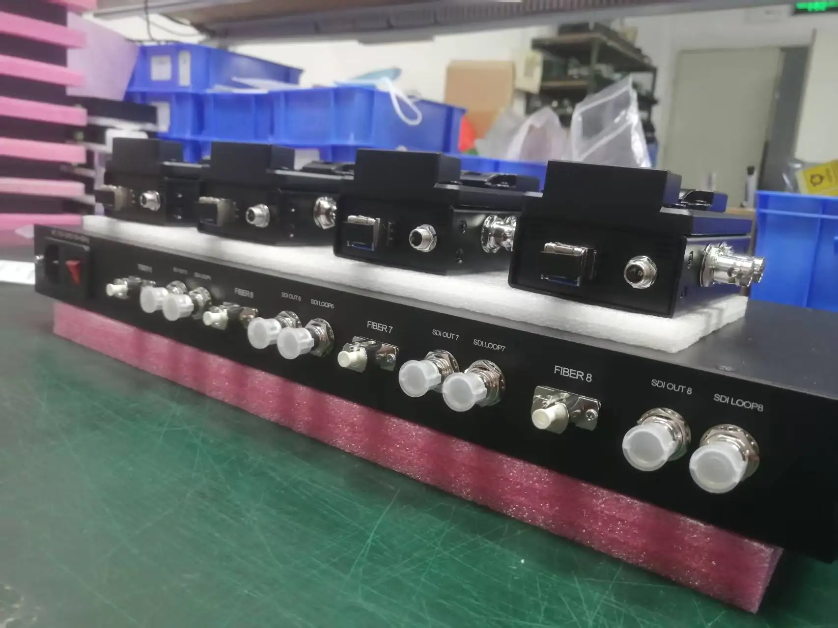 

Система оптоволоконной передачи 4K 12G-SDI EFP с 4TX и 1RX