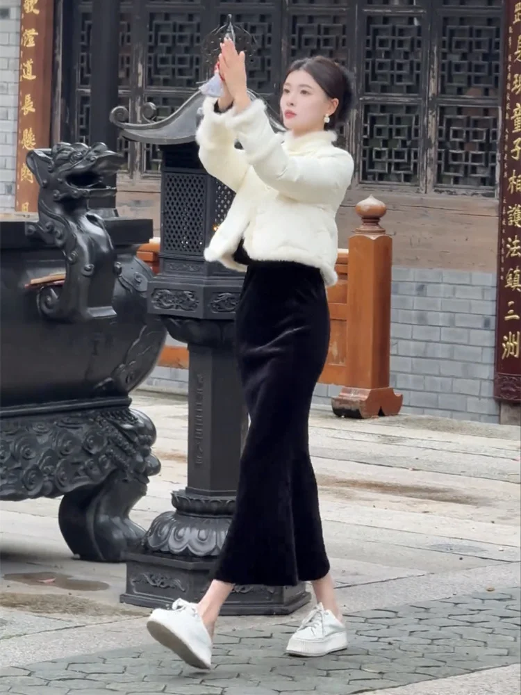 

2025 Autumn/Winter New Light Luxury Exquisite Hairy Edge New Chinese Style Pan Button Coat Half Skirt Set for Women