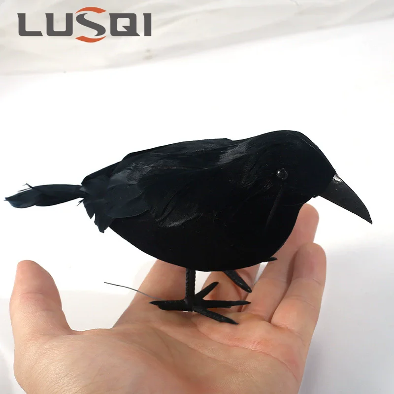 

LUSQI Large Crow Ornament Halloween Decoration Foam Simulation Crow With Feathers To Create The Atmosphere Of Halloween Day