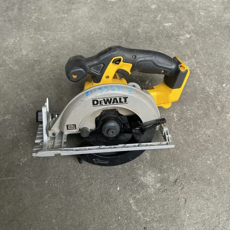 DEWALT DCS391 20VOLT 165MM CIRCULAR  SAW /USED (ONLY BODY )