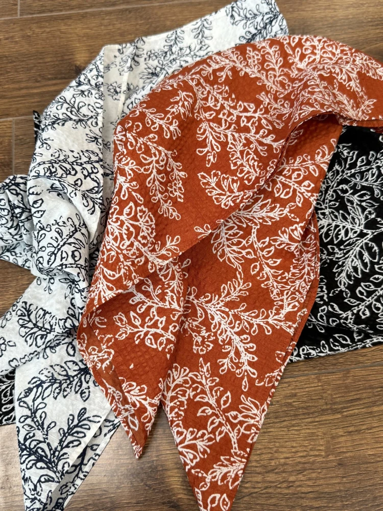 ファッショナブルなレトロな綿シルクスカーフヘッドバンド軽量純綿小さな正方形タオル3色スタイリッシュなアクセサリー若者向け