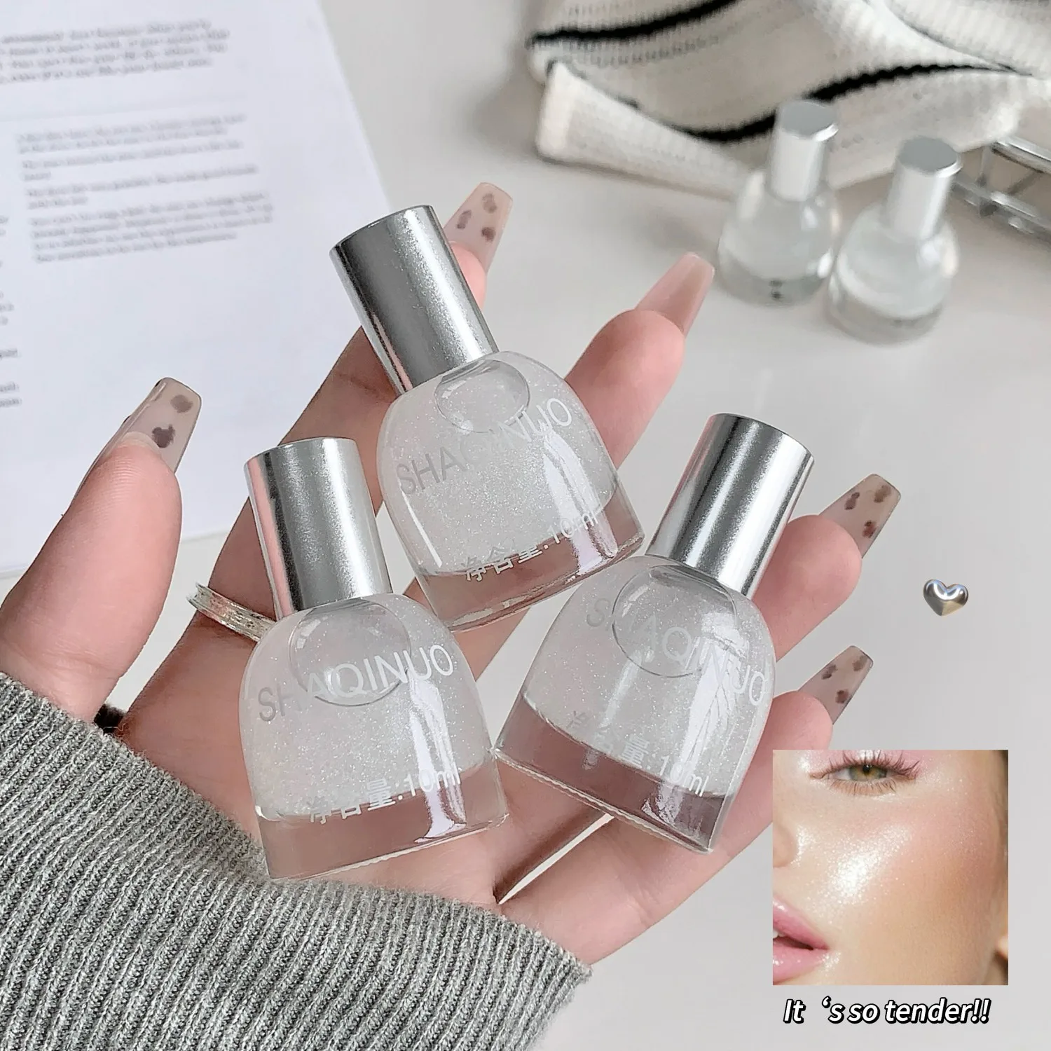 هايلايتر سائل، توهج ماسي مع لمعان دقيق، خفيف الوزن وقابل للبناء لإشراقة طبيعية في مكياج الوجه