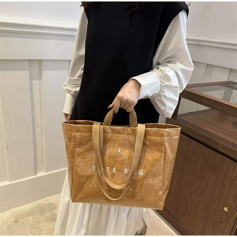 Durchsichtige Umhängetasche aus Kraftpapier mit PVC-Oberfläche, Vintage-Hobo-Umhängetasche, wasserdichte Einkaufs-Briefhandtasche, Damen-Einkaufstasche mit Griff oben – Detail 9