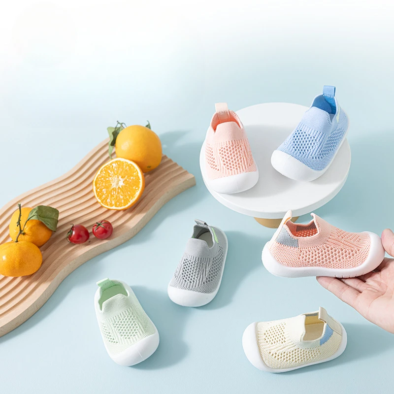 

Дышащая сетчатая обувь для малышей, освежающая и не душно! Подходит для всех сезонов, предпочтительно для малышей в возрасте от 1 до 3 лет