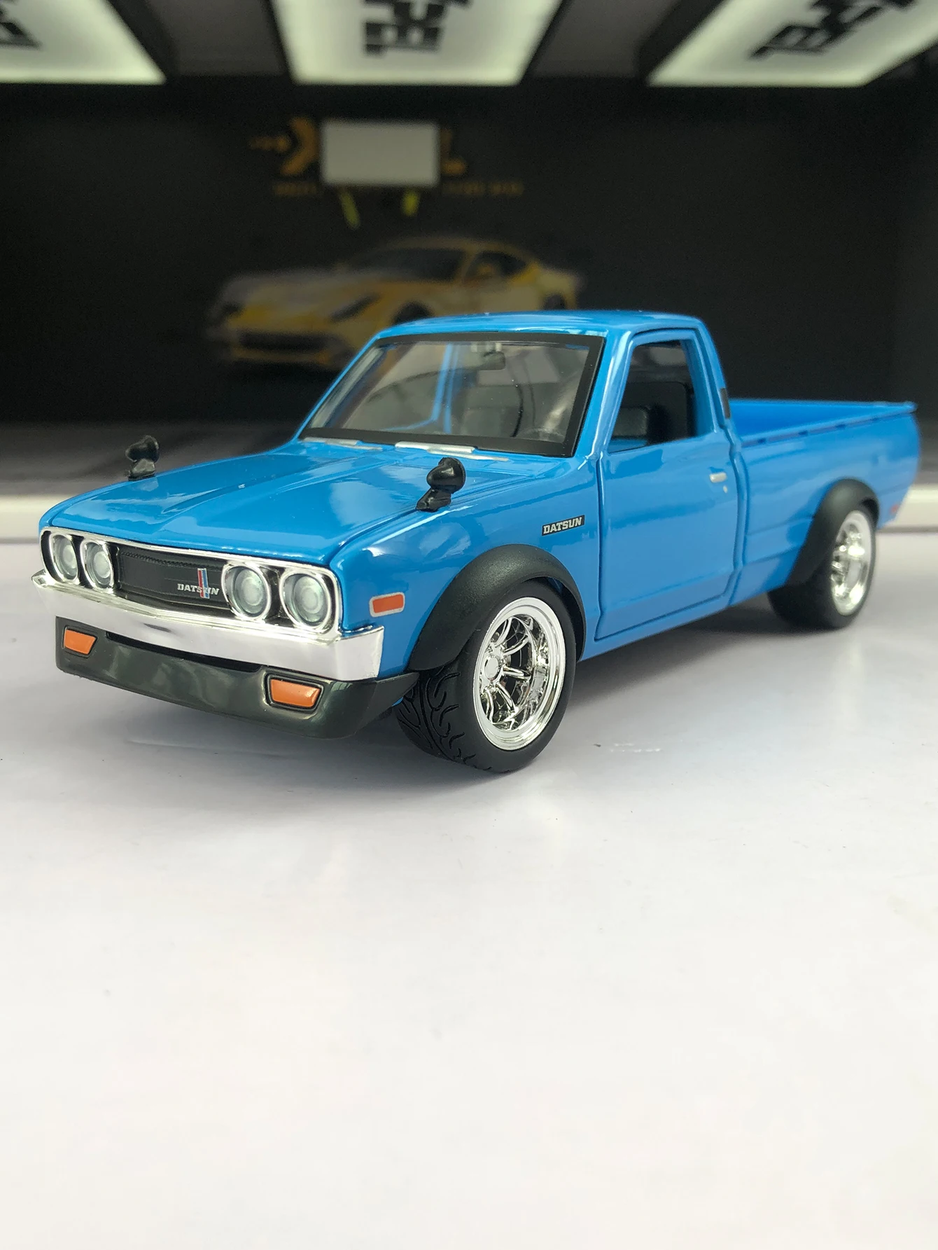 

Модель автомобиля Maisto 1:24 из цинкового сплава, имитирующая Nissan Datsun 620 Pick-up 1973 года, статическая модель, металлический коллекционный подарок.