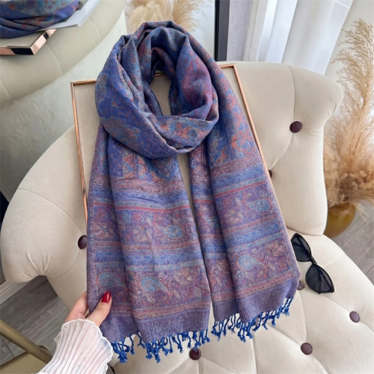 xale-feminino-de-caxemira-pashmina-lenco-hijab-para-escritorio-e-viagens-de-negocios-jacquard-retro-com-padrao-de-rolagem-liso-arejado-e-oversized