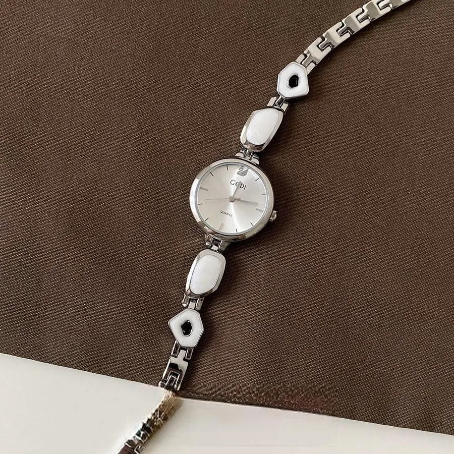 High-End Design Women'S Watch With Chain And Round DialExquisite And StylishSuitable For Women, Women'S Gift, Women'S Accessory.