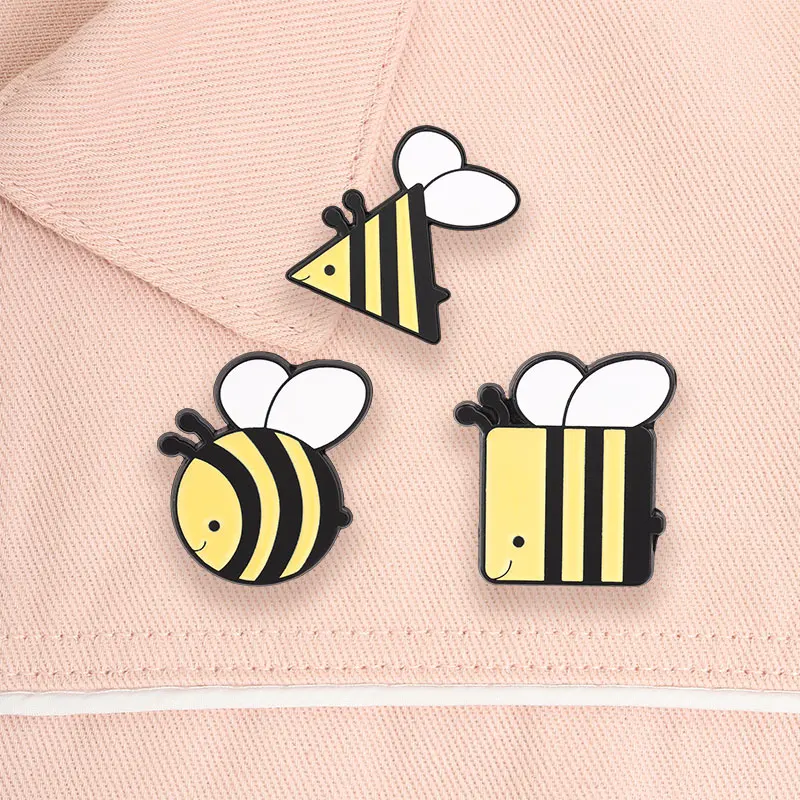 Turbo Granny Glückskatze Emaille-Anstecknadel Kawaii Dreifarbige Katze Geometrische Biene Goldfisch Ente Brosche Reversnadel Taschenanstecker Schmuck Geschenk für Freunde – Detail 10