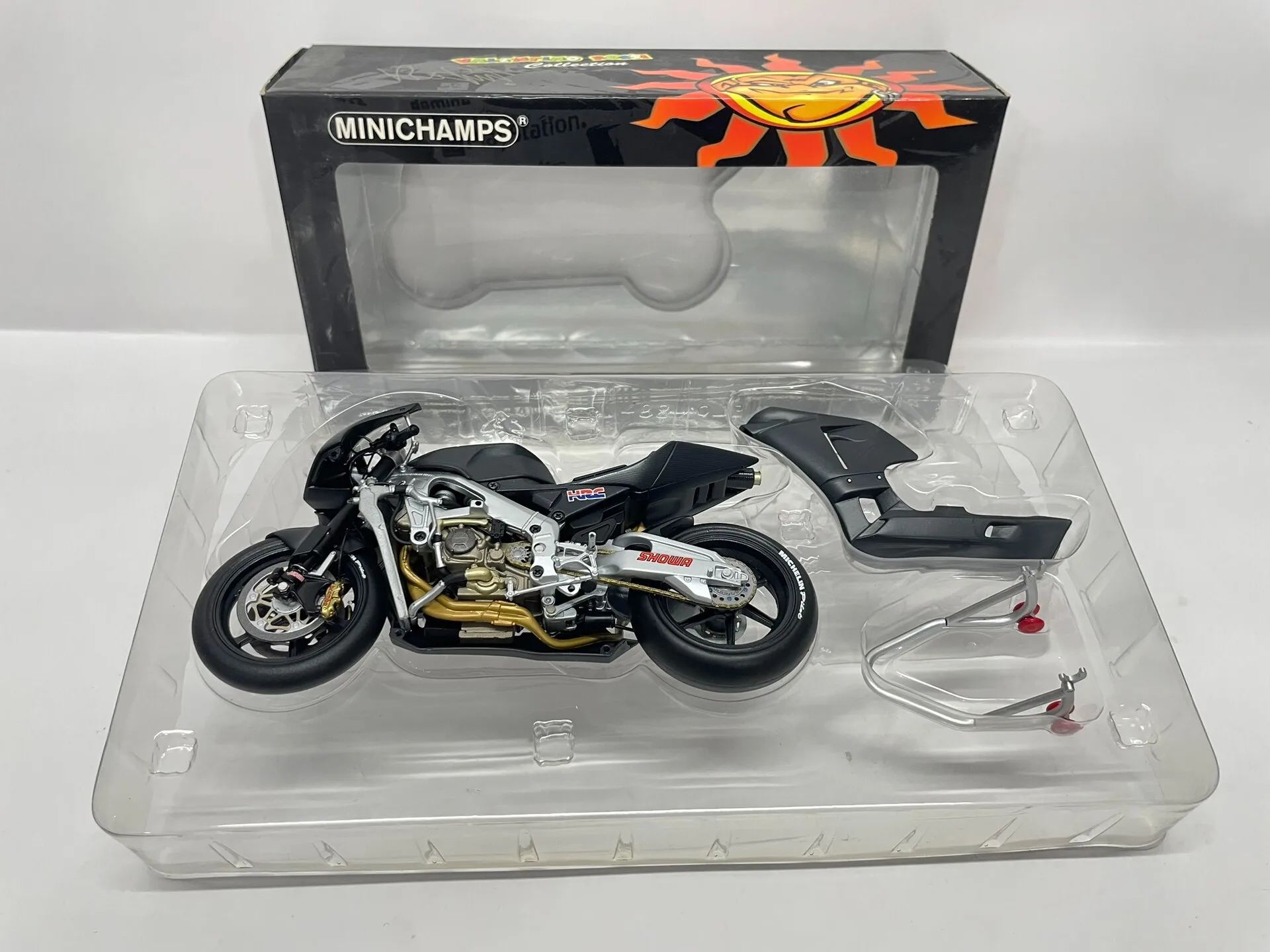 

Minichamps 1:12 RC211V 2002 Rossi Simulation Limited Edition Alloy Metal Static Motorcycle Model Toy Gift