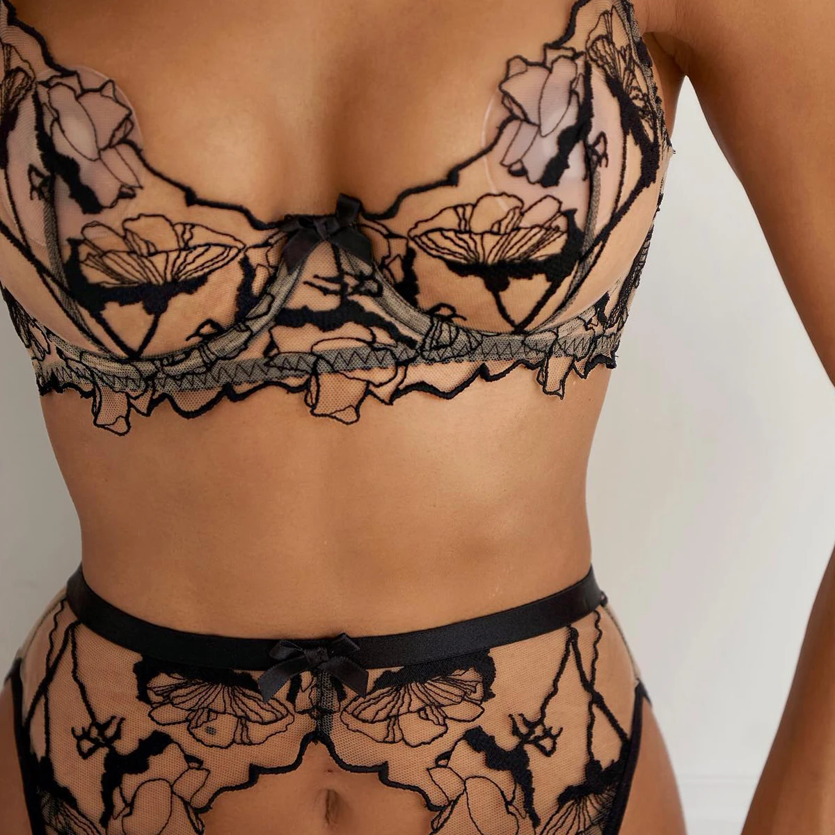European and American 2025 Fashion Sexy Exotic Lace Mesh Transparent Hollow Temptation Women's Underwear Four Piece Set