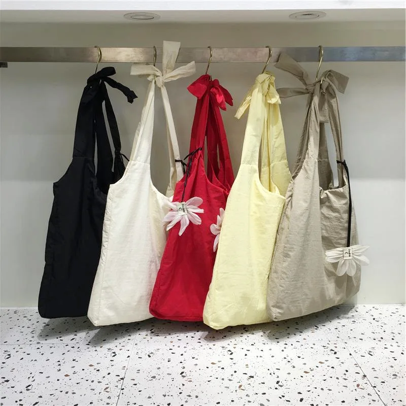 

Korean-Style Niche Nylon Tote Bag - Unique Knot Design with Small Flower Pendant, Casual Lazy Vibe Shoulder Bag for Daily Wear