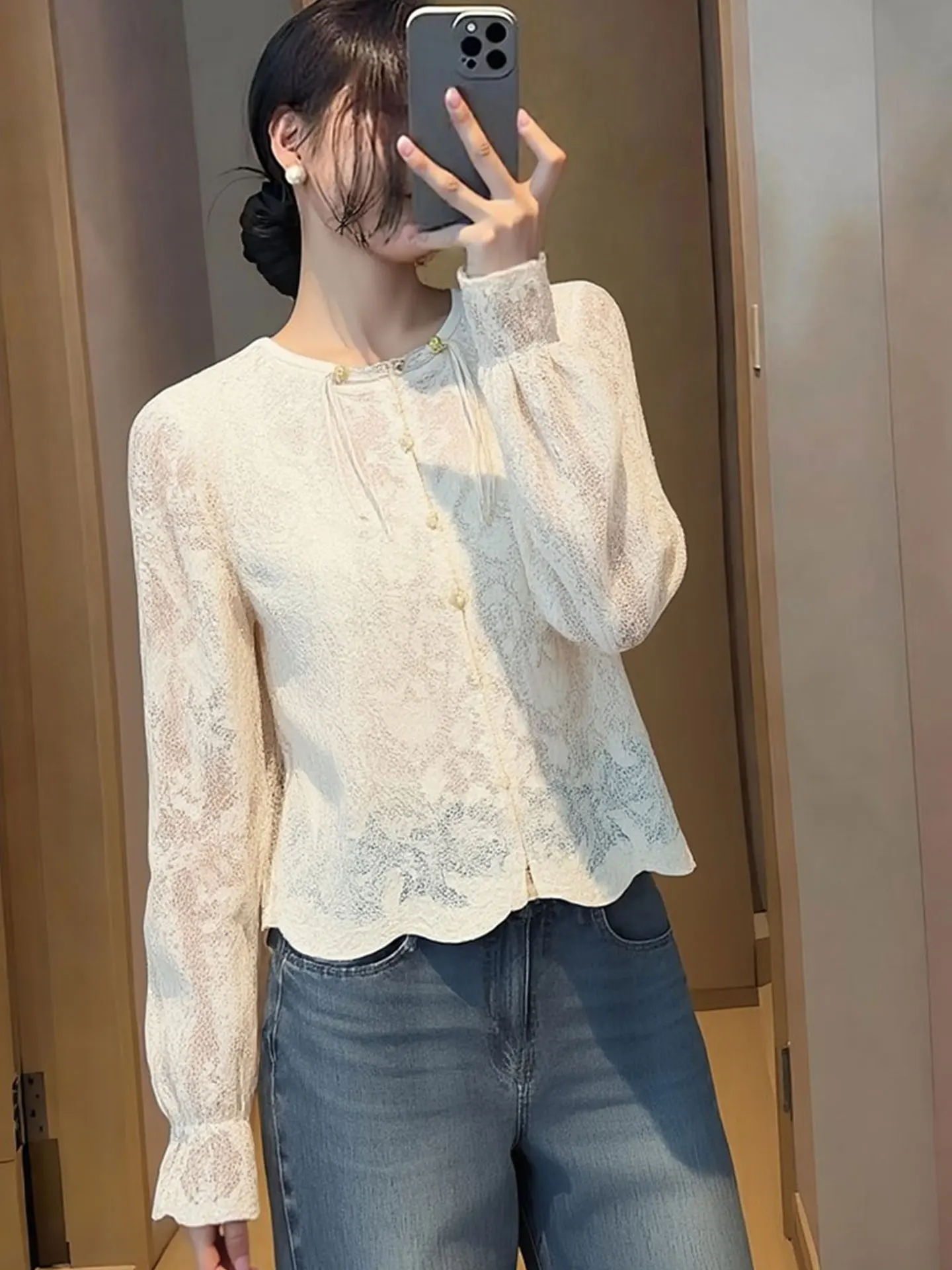 

Ele Lace irt Long Sve round Ne Single Button Spring 2026 Versatile Top High End Faion Commute Warmth Balance