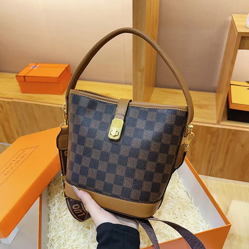 

Chic Casual Crossbody Messenger Bag - Vintage Inspired Leather Tote With Unique Paris Fashion Details & Large Capacity