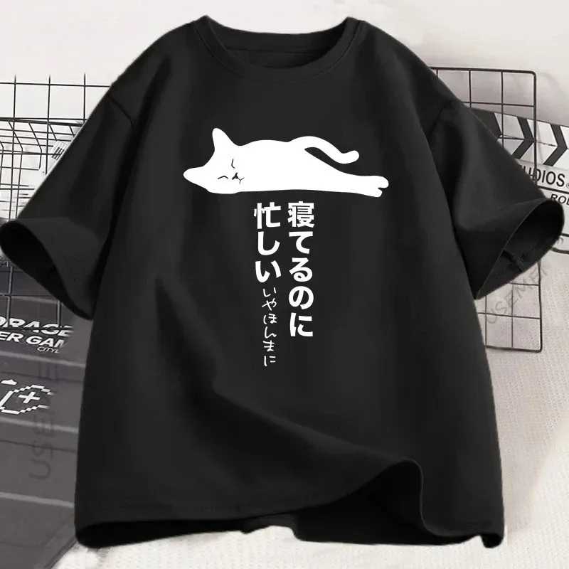

Women's Funny Sleeping Cat Print T-Shirt with Japanese Text 'Busy While Sleeping' - Casual Short Sleeve Graphic Tees Summer Top
