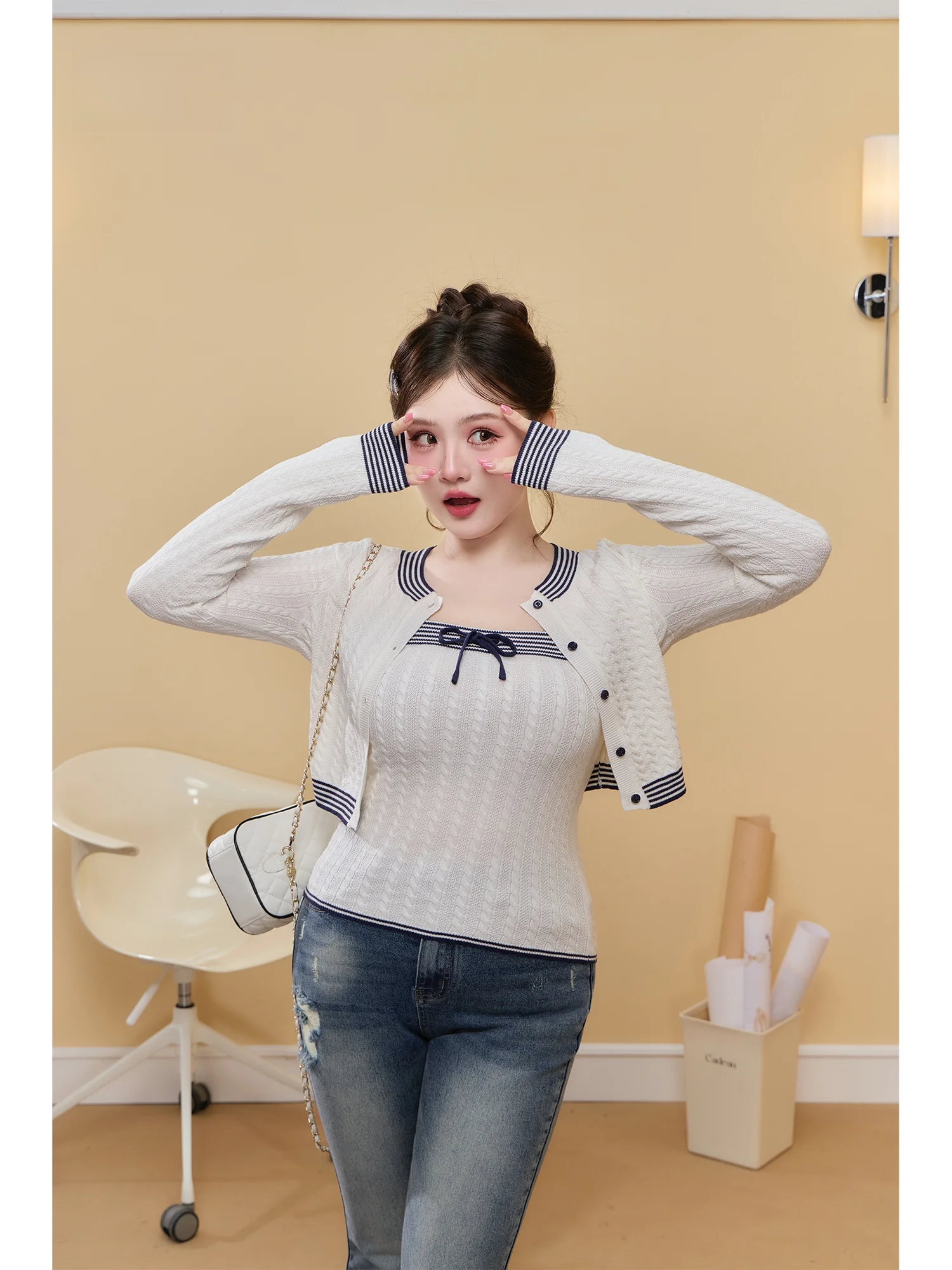 

Классический светло-синий комплект с бело-голубым узором "Blue nut Pudding": открытый кардиган и жилет на бретелях, женский модный комплект с длинными рукавами для весеннего сезона