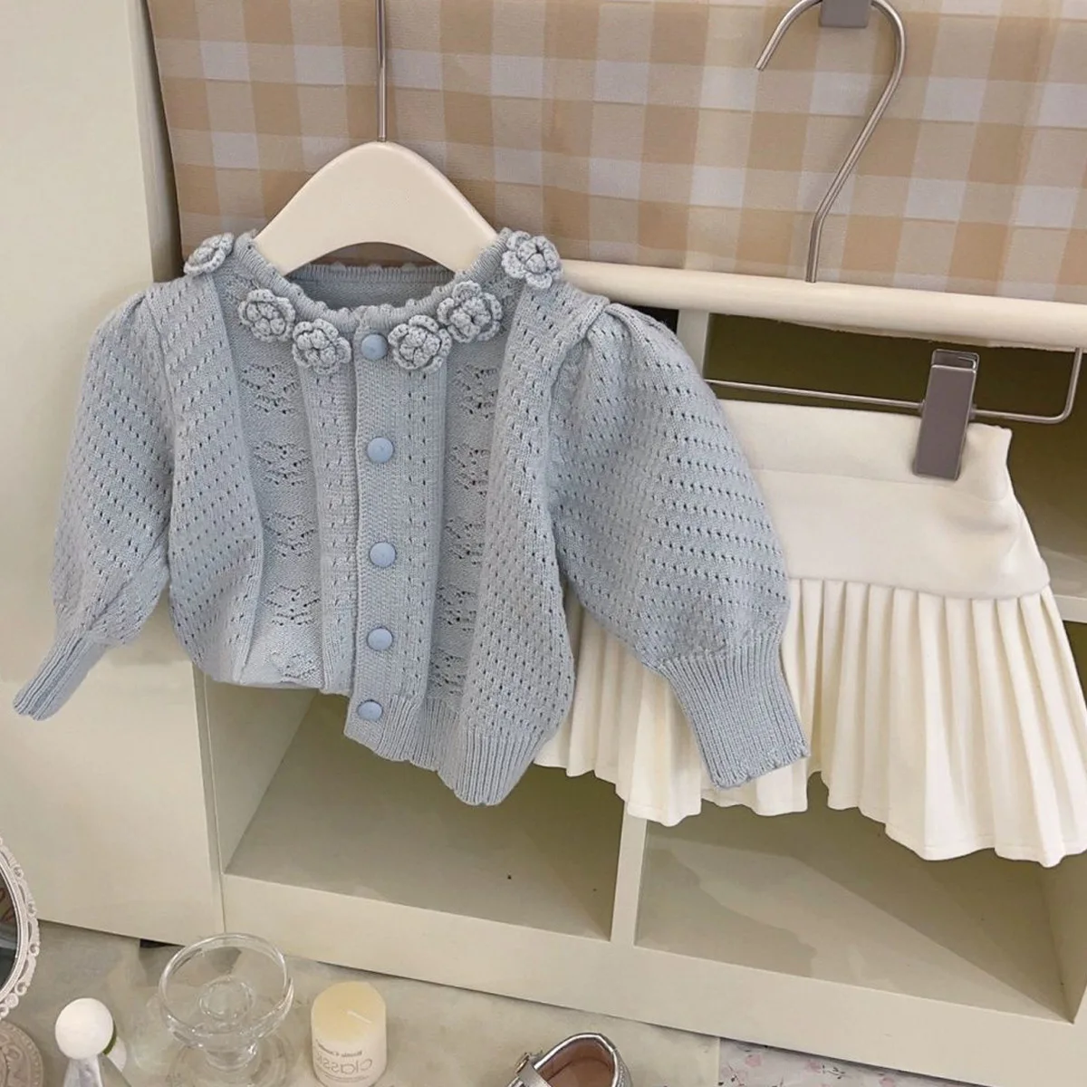 

Girls Suits Korean Version Girls 2024 Spring New Sweet Ocean Blue Flower Knitted Cardigan White Pleated Skirt Two-piece Set