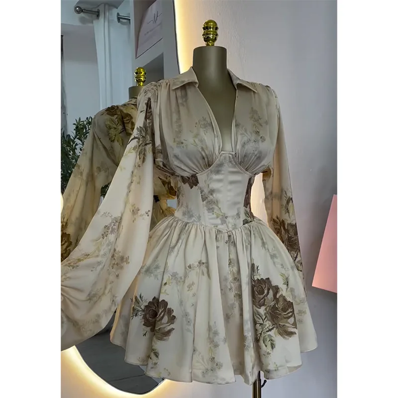 เดรสลายดอกไม้สำหรับผู้หญิง สไตล์หรูหรา คอวี แขนทรงกระบอก กระโปรงพลีทสั้น แฟชั่นเซ็กซี่ เปิดหลัง ชุดเดรสสั้นแบบใหม่