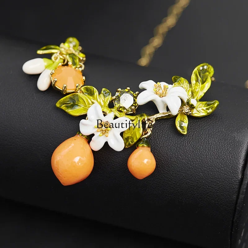 Temperament Orange Lily Necklace Elegant Temperament Fashion White Flower Fruit Collarbone Chain