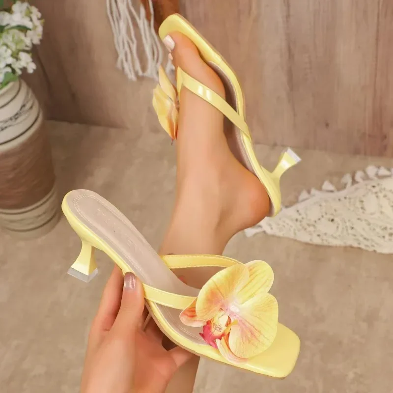 

2025 3D Flower Flip Flops Women's Slippers Narrow Top Square Toe High-heeled Sandals Outdoor Party Shoes Pink Yellow White 35-43
