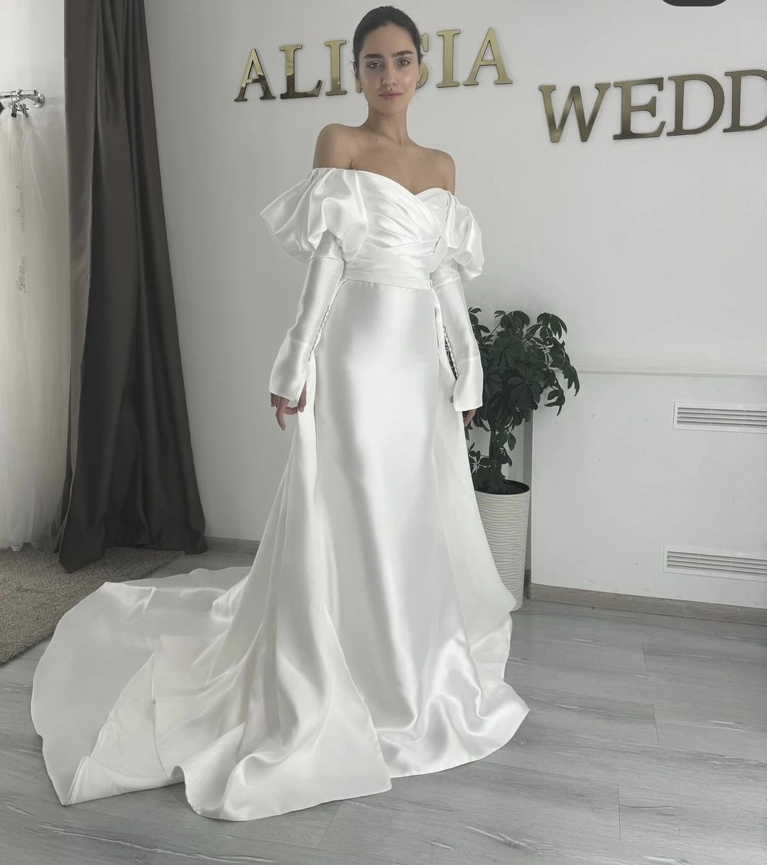 エレガントなAラインのウェディングドレス、女性用、オーダーメイド、ブライダルガウン、魅力的なローブ・ド・マリー、レースアップバック、ボウ、ロングテール