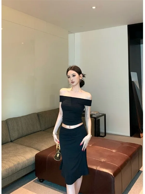 

Elegant Black Retro Two-Piece Set Women's Spring 2026 New One-Shoulder T-Shirt Top High Waist Skirt Fashion Ensemble