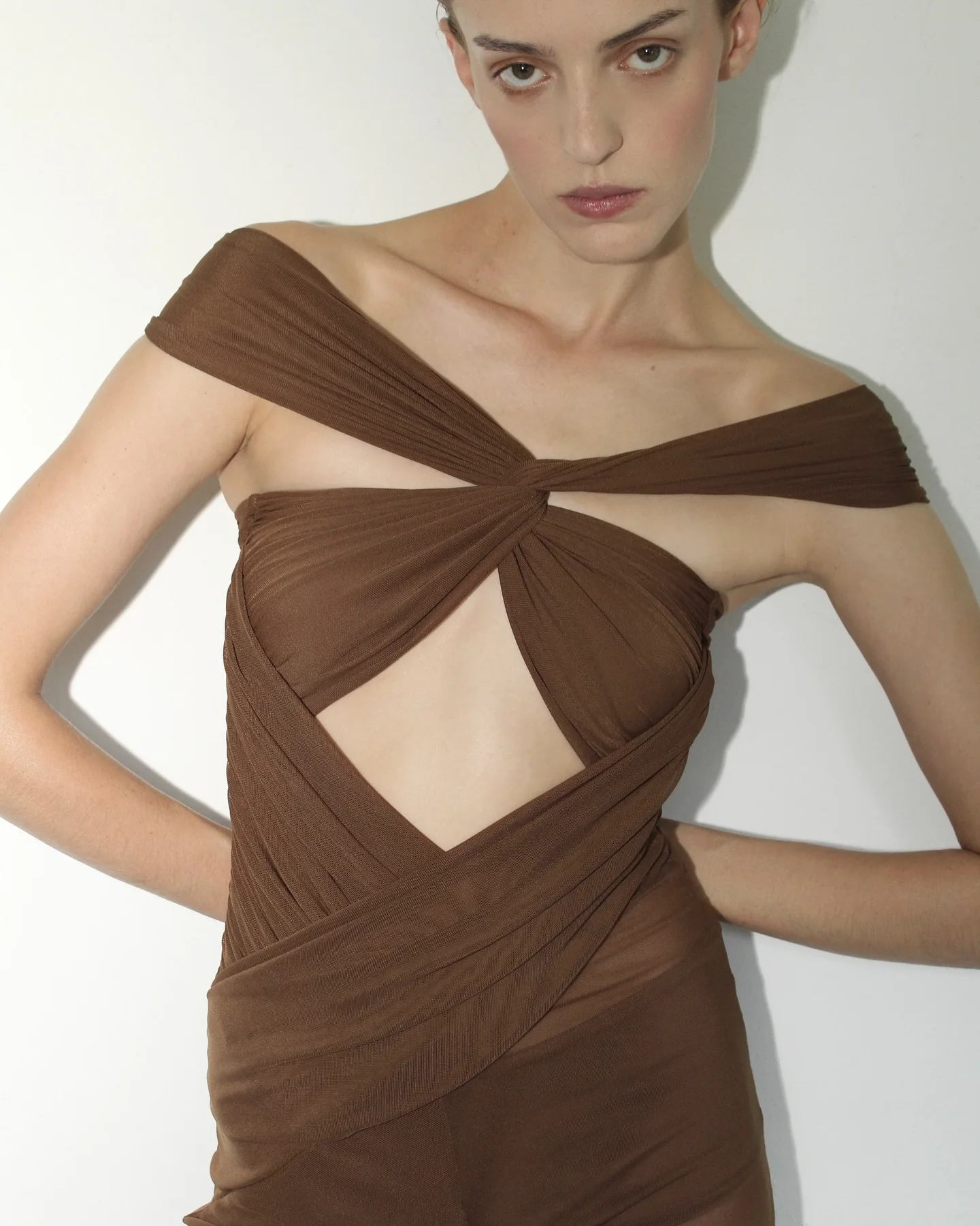 VC Sexy Fashion Brown Off-Shoulder Cut-Out Details Long Dress Galas Party Evening Gown
