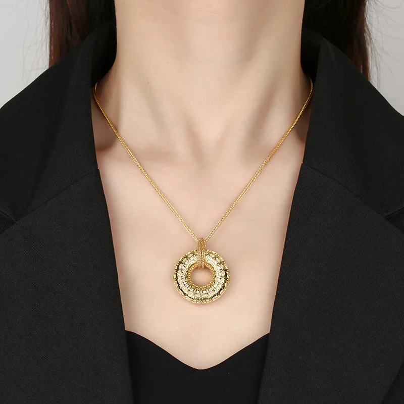 New Hot-Selling Jewelry Genuine Gold Filigree Ancient Coin Pattern Peace Buckle Pendant Necklace