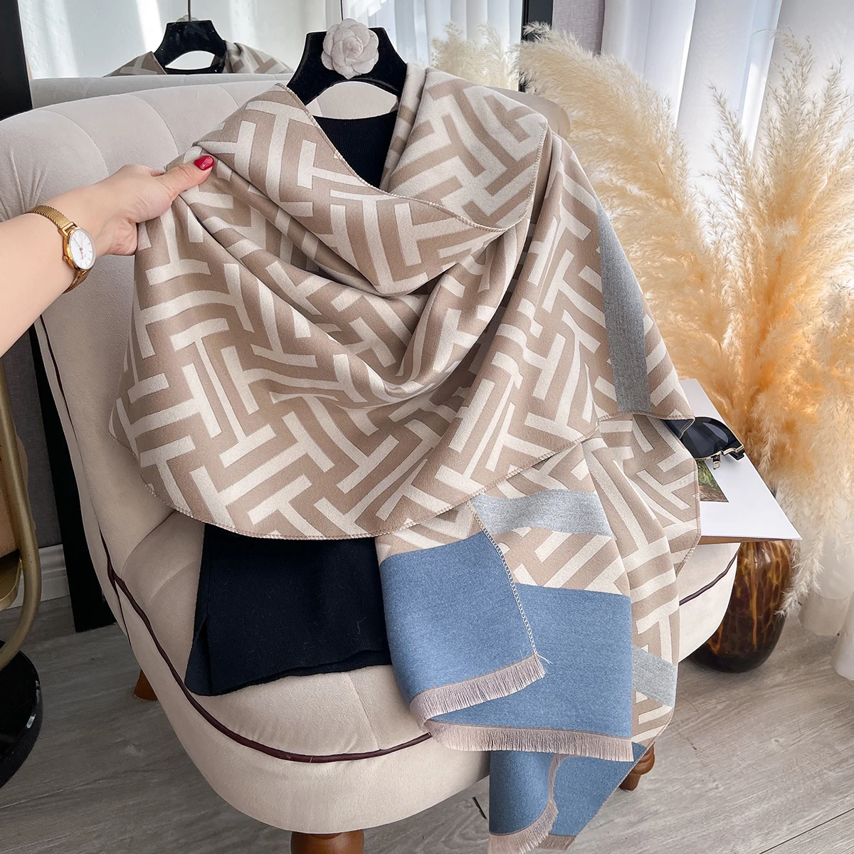 New Brand Elegance Two-Sided Print Scarf Soft Warm Fringe Pashmina Shawl Autumn and Winter Outdoor Coldproof Windproof Blanket view 4
