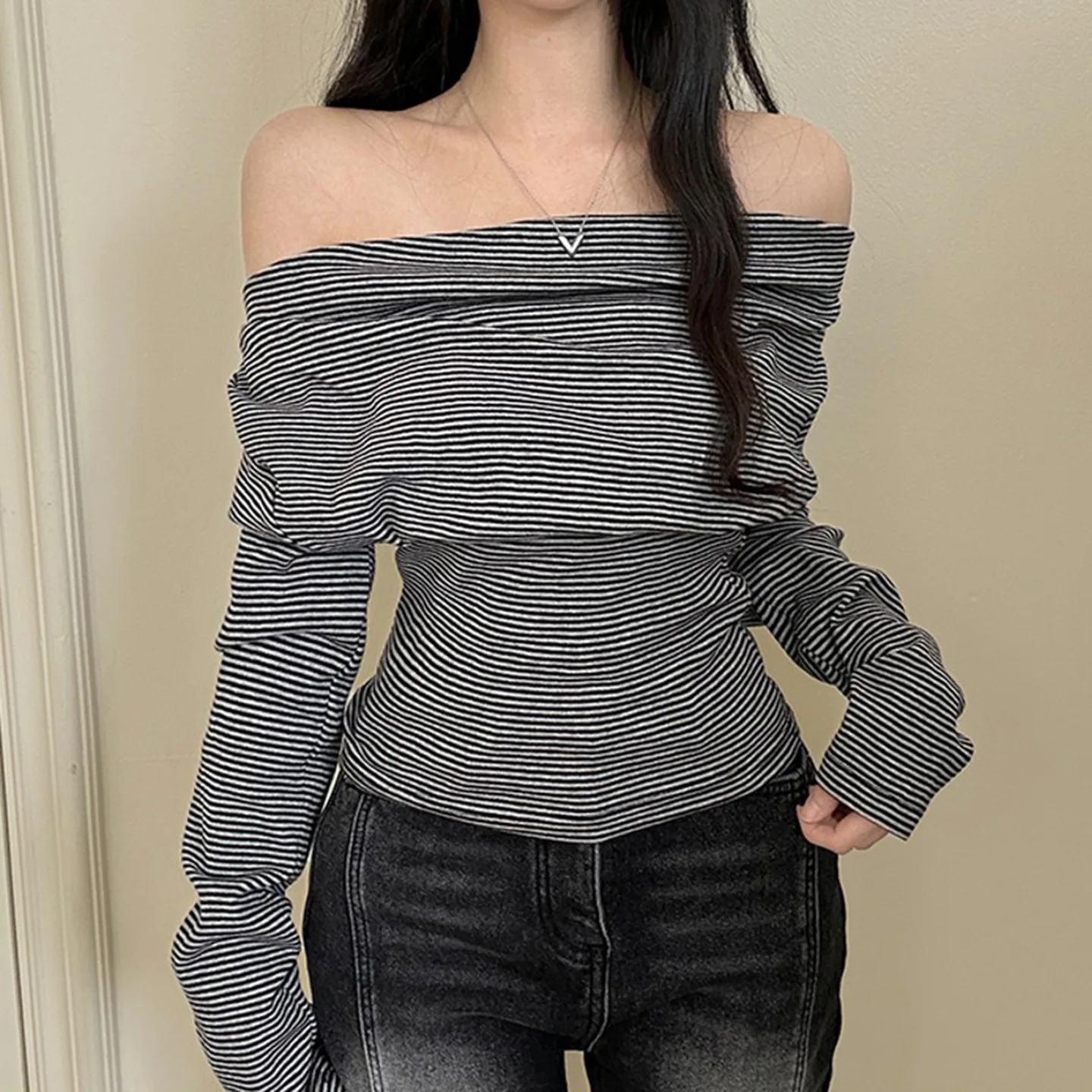 

Европейская и американская модная женская темпераментная полосатая рубашка без бретелек, тонкая сексуальная тонкая футболка с длинными рукавами, нижняя рубашка