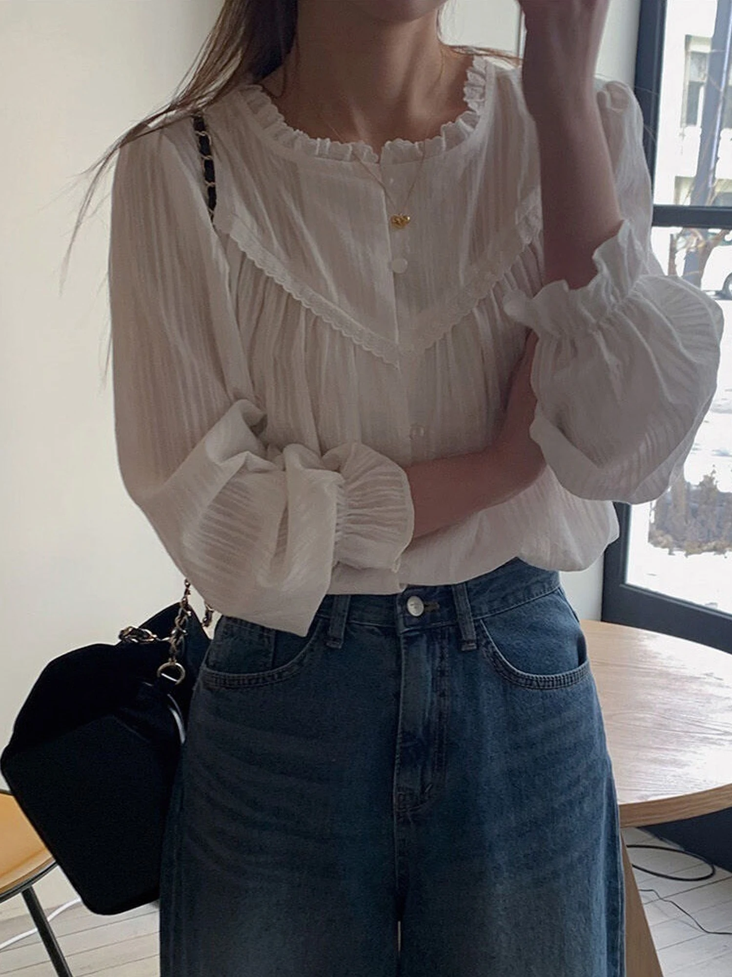 Sweet Lace Collar Long Sleeve White Shirt Women's Loose Stylish Inner Wear French Style Button Placket Bubble Sleeve Regular Fit