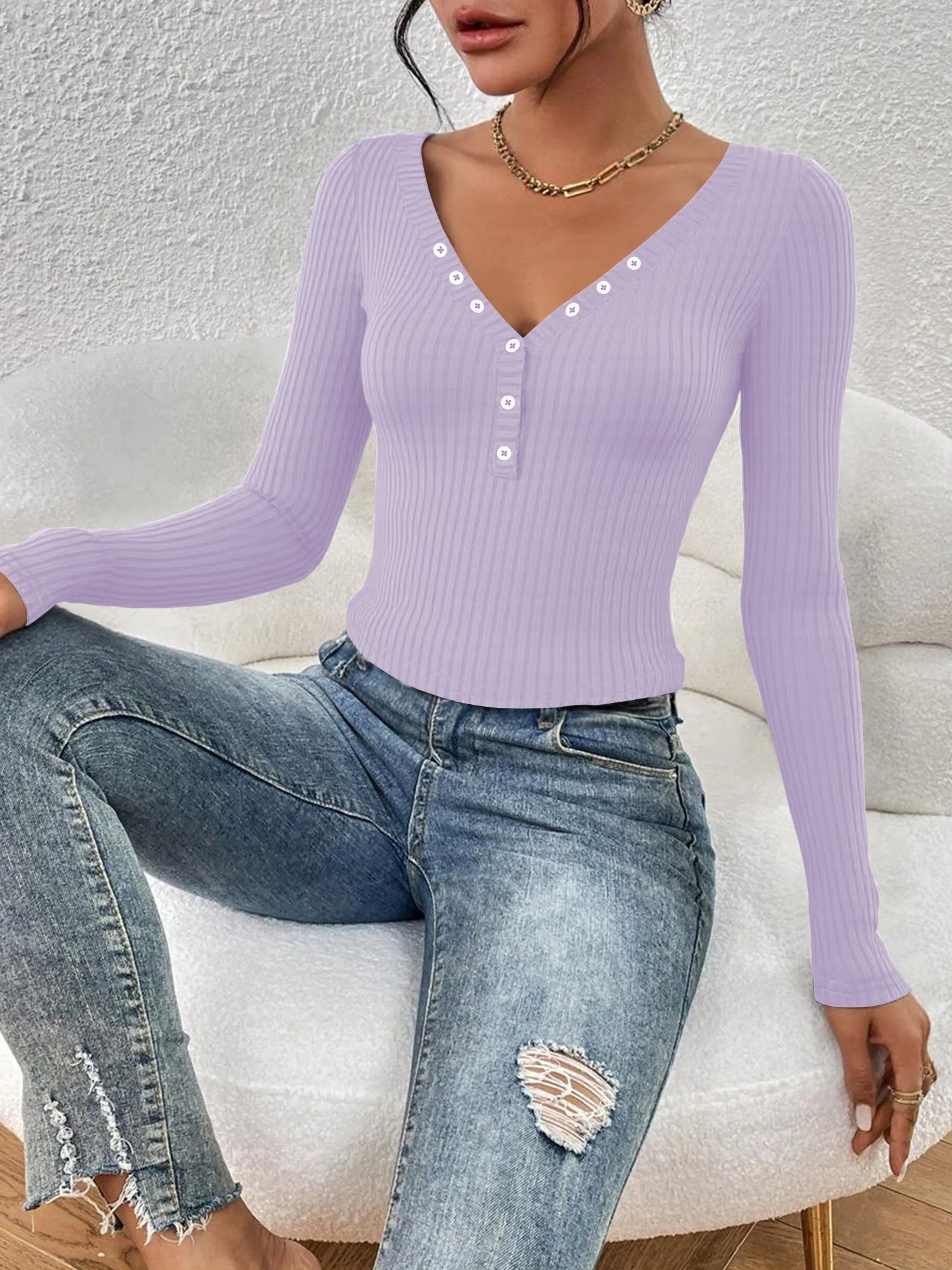 Camisa de punto Henley a la moda, top ajustado de manga larga con ribetes para paseos por la ciudad y sesiones de fotos informales