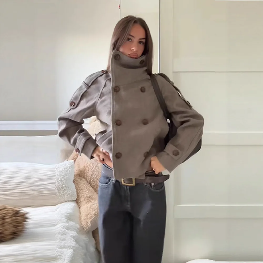 

Универсальная короткая шерстяная куртка с воротником-стойкой, приталенного кроя, с длинными рукавами, на двух пуговицах, однотонная, из полиэфирного волокна