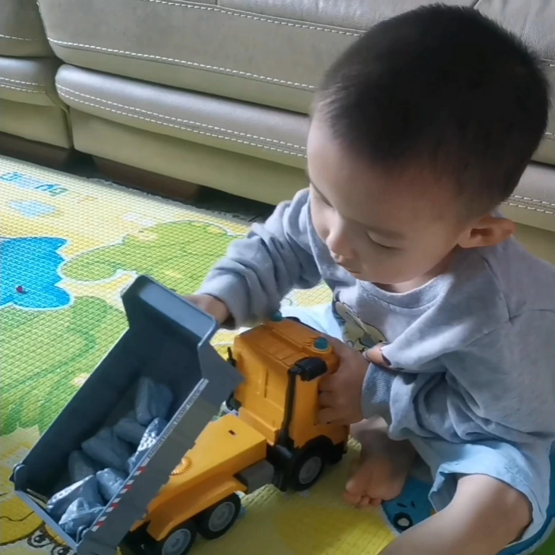 children's simulation engineering dump truck  one click unloading  lighting and music door opening for boys construction vehicle