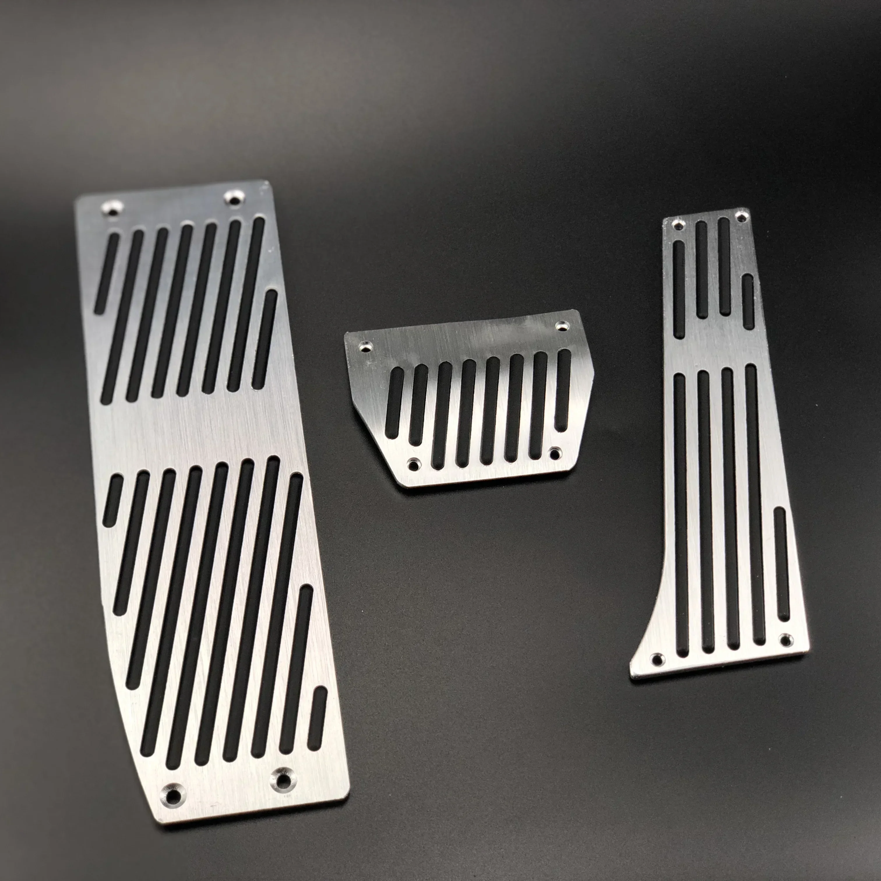 Aluminum Car Footrest Pedal Fuel Gas Brake Pedals Pad Plate For BMW 3 5 series E30 E32 E34 E36 E38 E39 E46 E87 E90 E91 X5 X3 Z3