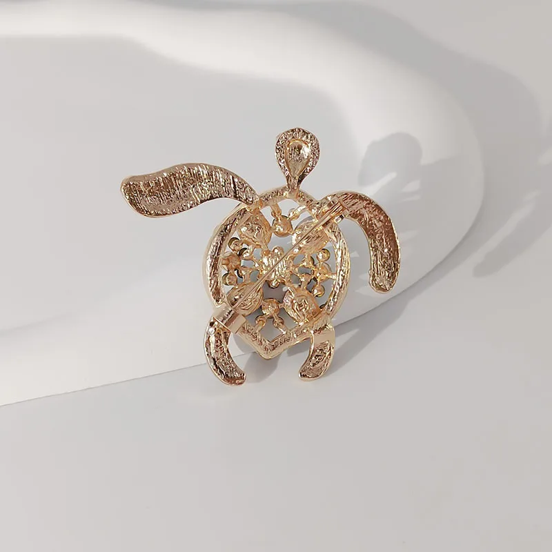 fashion rhinestone Turtle Brooch Alloy gold plated animal pin clothing accessories