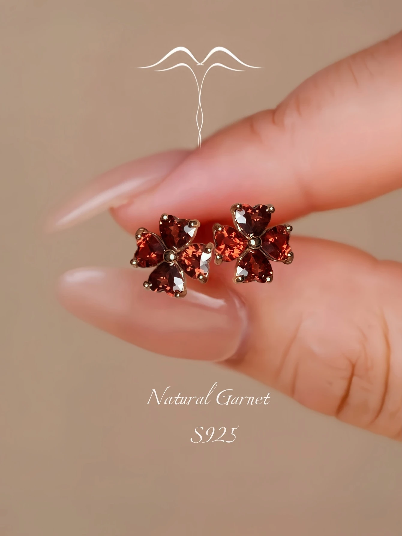 

S925 Sterling Silver and Colorfuled Gemstones, Heart Four-Leaf Clover Design, Natural Red Garnet Earrings, Self-Confidence and Beauty Healing Stones, Light Luxury Niche Birthday Gifts for Girlfriends and Best Friends