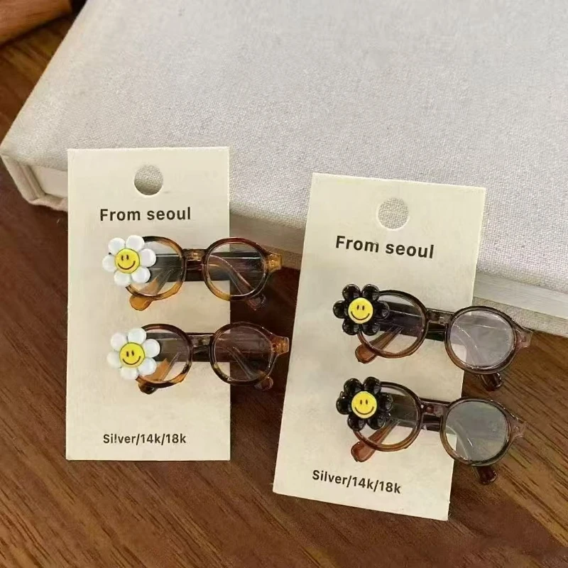 

Summer Flower Smiley Face Glasses Duckbill Hair Clip, Niche Design Fashion Bangs Clip, Simple and Versatile Hair Accessory