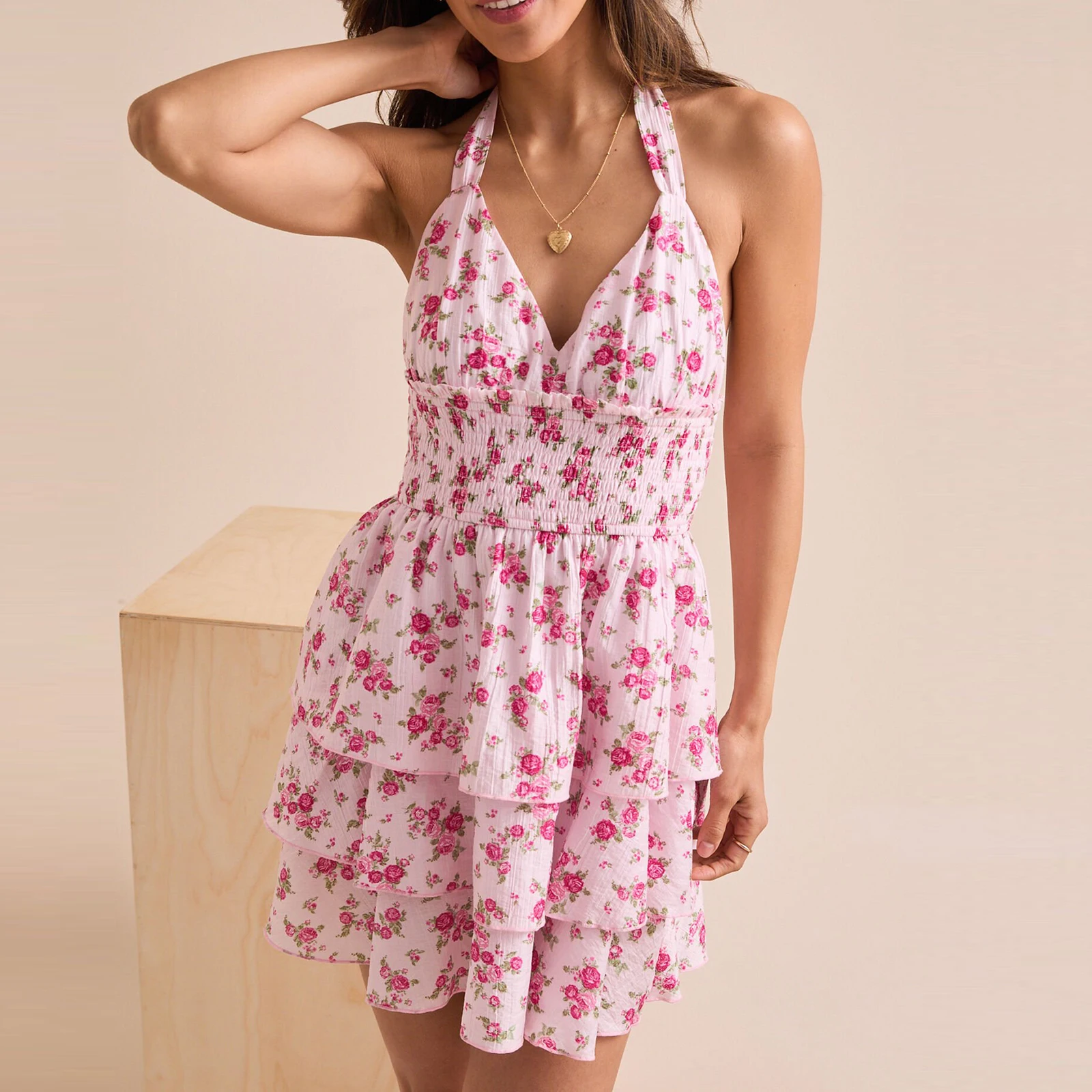 Combhasaki ผู้หญิง LACE-up Halter V คอดอกไม้พิมพ์ Multi-Layered Ruffled Smocked Backless แขนกุดมินิ A-Line Dress