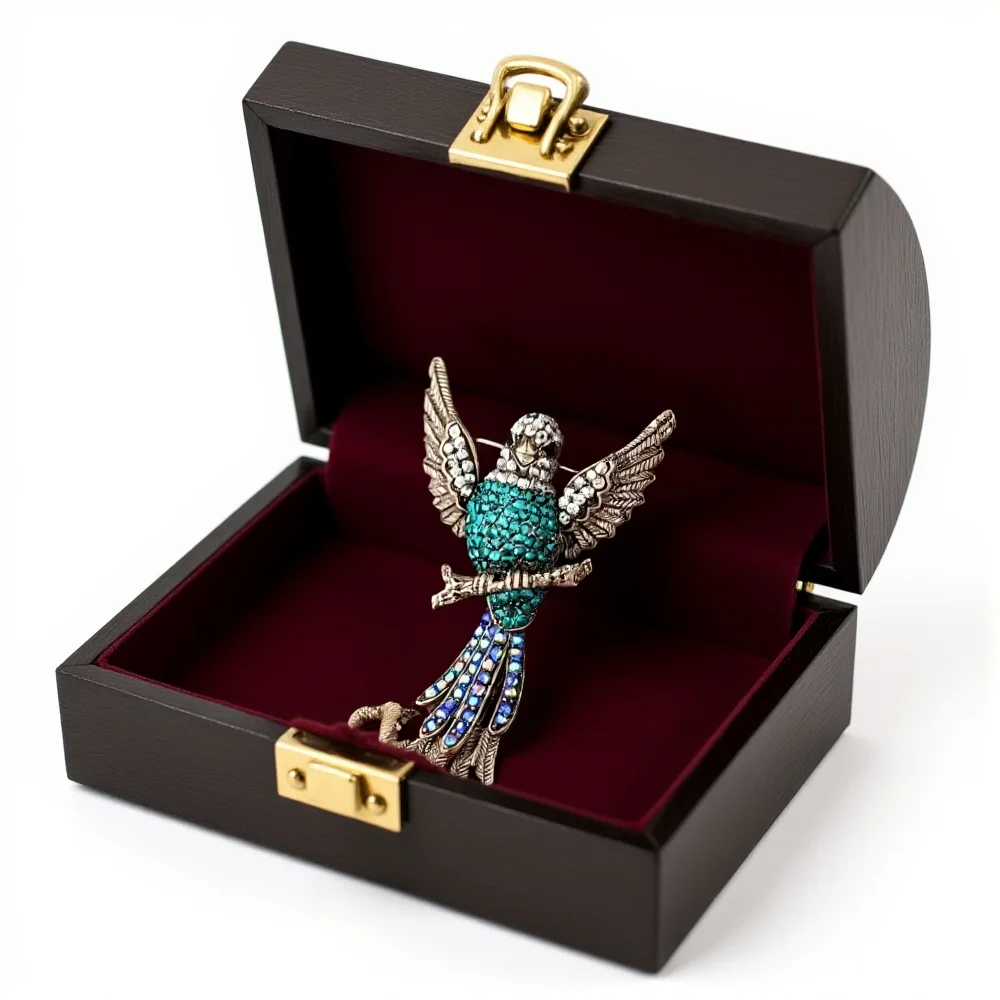 Vintage Colorful Paved Rhinestone Eagle Brooch Retro Alloy Unisex Cartoon Birds Pin For Clothing Decoration Fashion Accessory