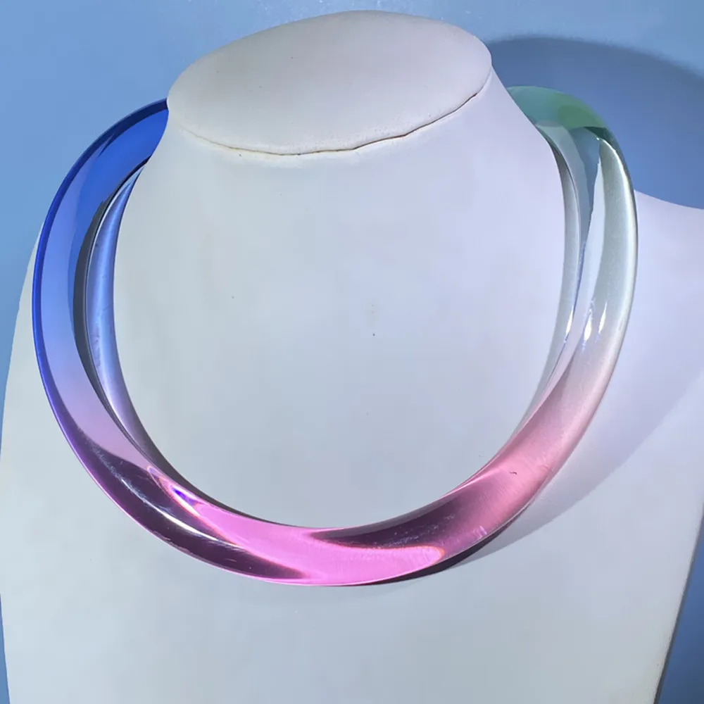 

Exaggerated Transparent Acrylic 12mm Thick Rainbow Short Open Choker for Women Luxury Crystal Charm Round Collar Choker Necklace