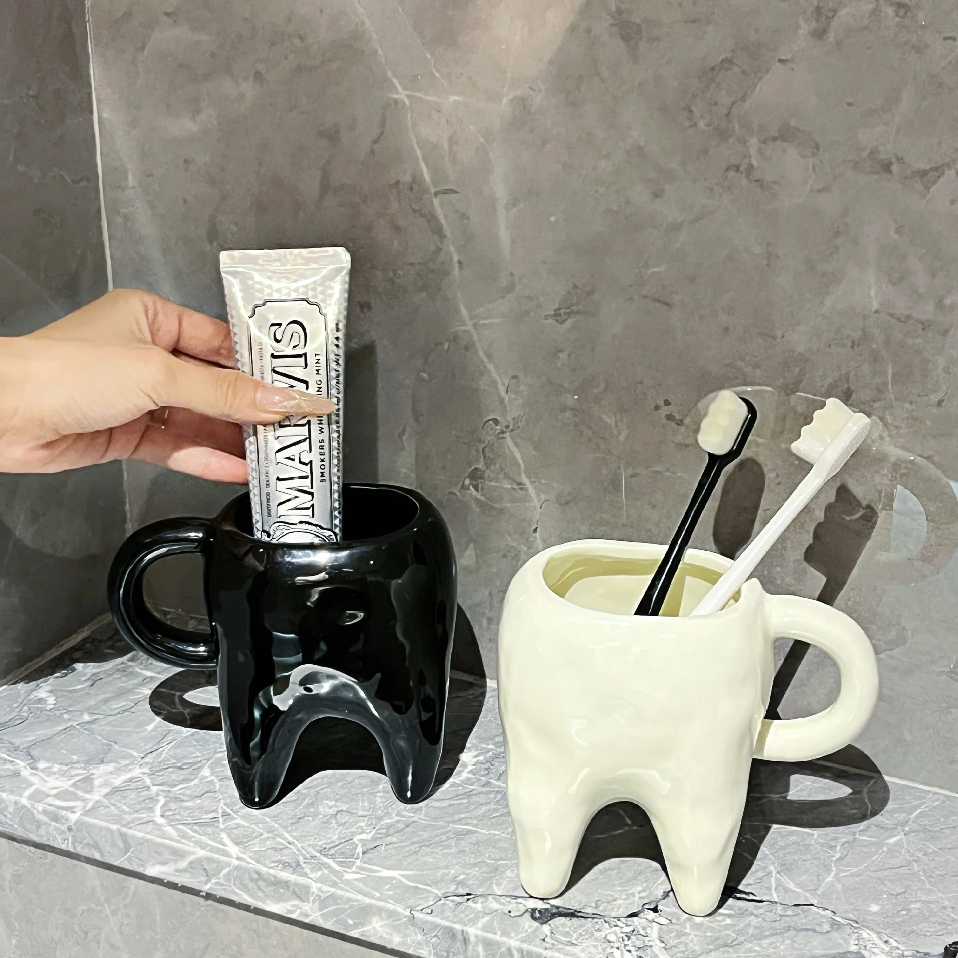 

Creative Tooth-shaped Ceramic Mug Home Funny Couples Brush Their Teeth Cup Modern Bathroom Decoration Accessories Mug 320ML