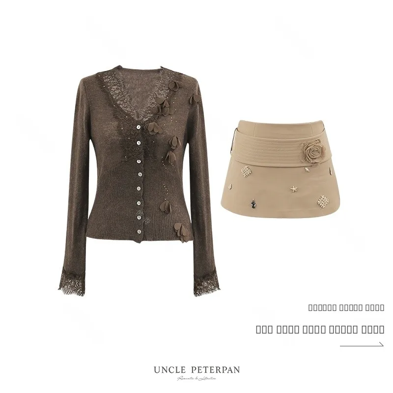 

Женский топ с воротником Питер Пэн и кружевным V-образным вырезом, украшенный 3D-цветами и одной пуговицей, коллекция September Tokyo