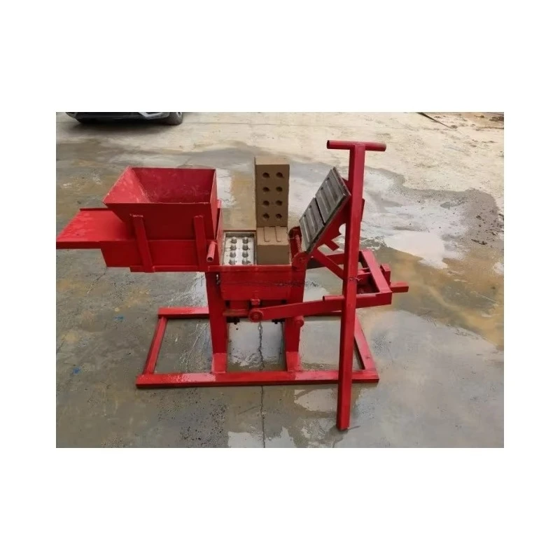 

САТ. Машина для ручного производства кирпича из глины с системой взаимозацепления