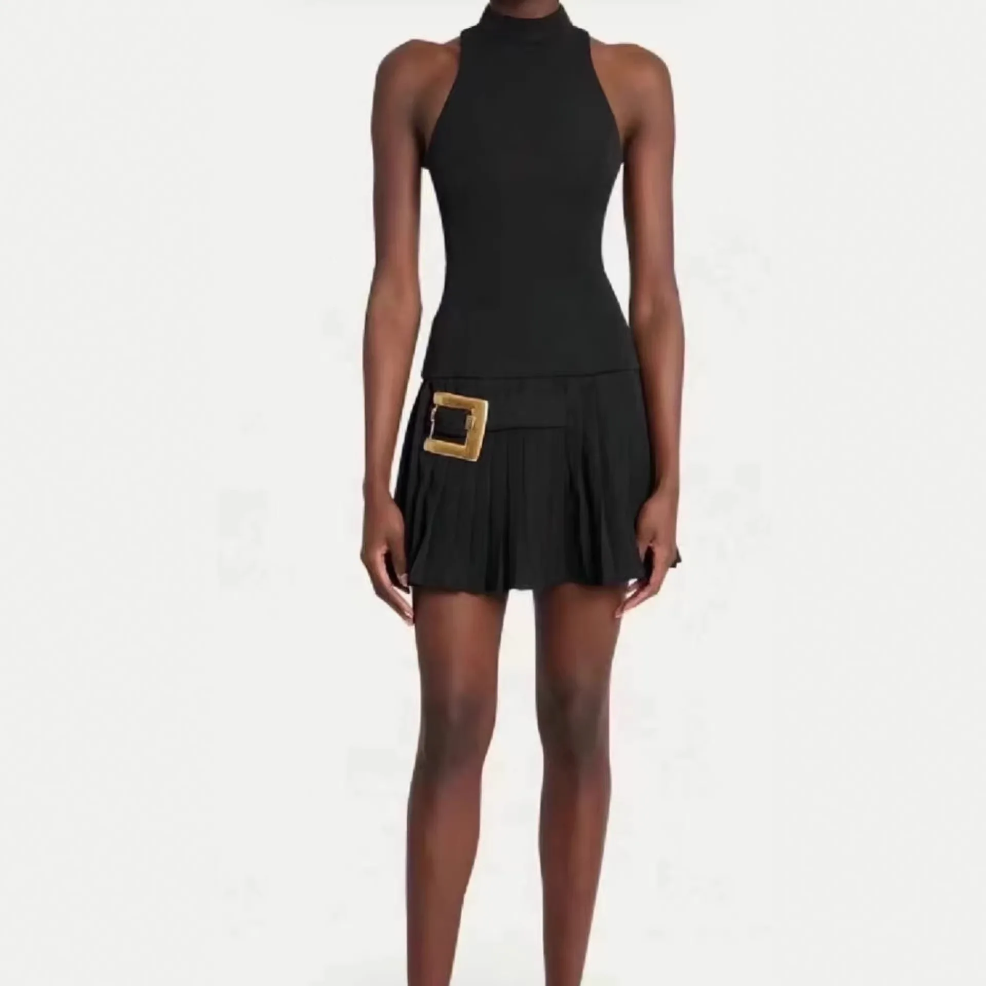 

Женское черное трикотажное платье-халтер с высоким воротом, без рукавов, мини-платье с плиссированным оборчатым подолом и золотой пряжкой