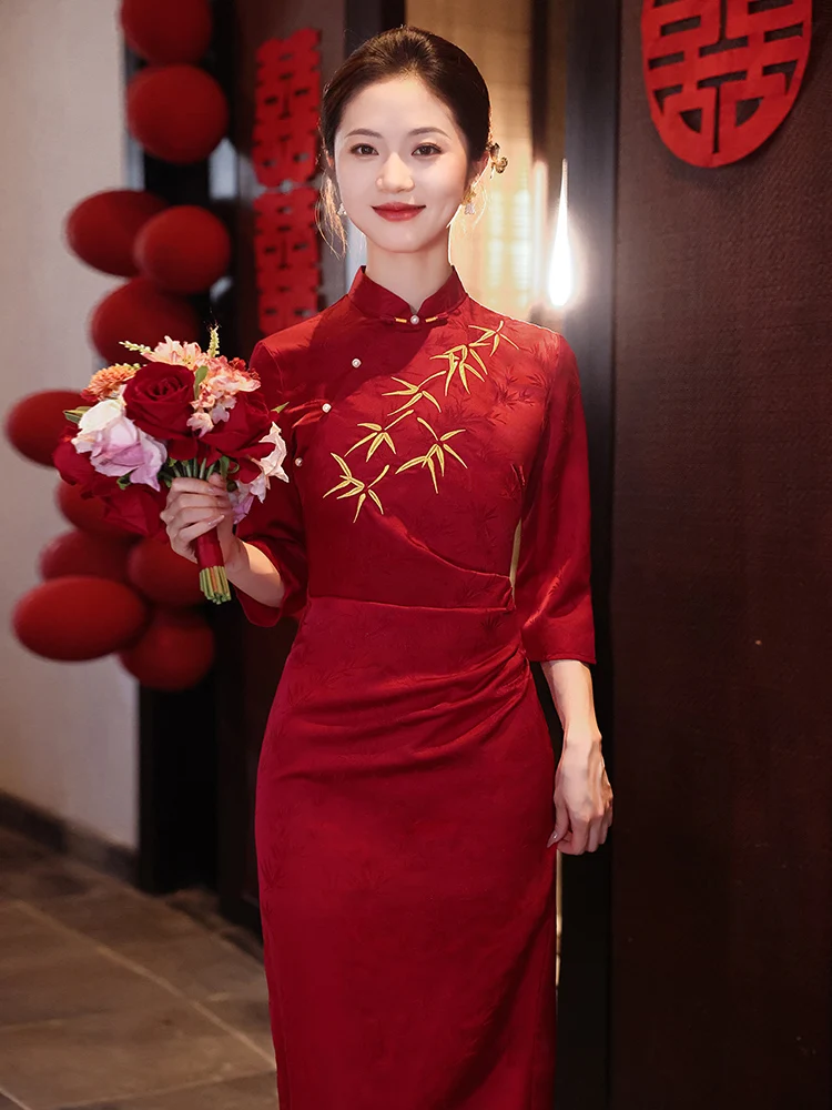 

Красное китайское свадебное платье из бамбуковой ткани с длинными рукавами для невесты, короткое, формальное, осенне-зимнее, для свадьбы