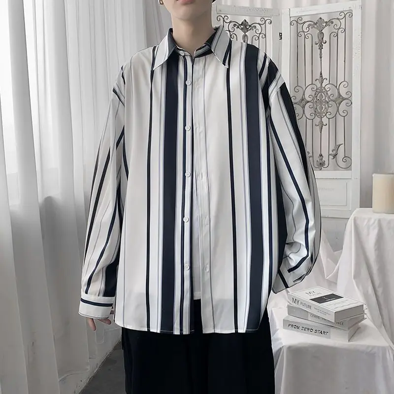 Chemise rayée à manches longues pour hommes, vêtements de tempérament, version coréenne, tendance de la mode, brise de Hong Kong, printemps, nouveau, 2023